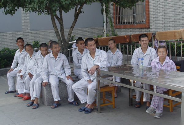 秋衣寄溫情 暖身暖人心—西尼機(jī)電第八次“愛(ài)心工程