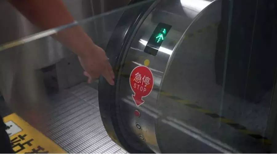 【現(xiàn)場(chǎng)】男童頑皮被扶梯夾腳-作為家長你要知道的一些事情......