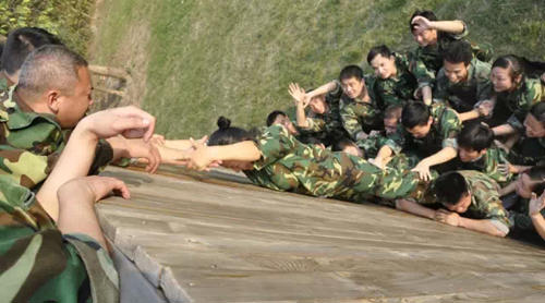 精誠(chéng)合作釋文化 乘風(fēng)破浪展風(fēng)采-“雛鷹計(jì)劃”之野蘆灣拓展培訓(xùn)